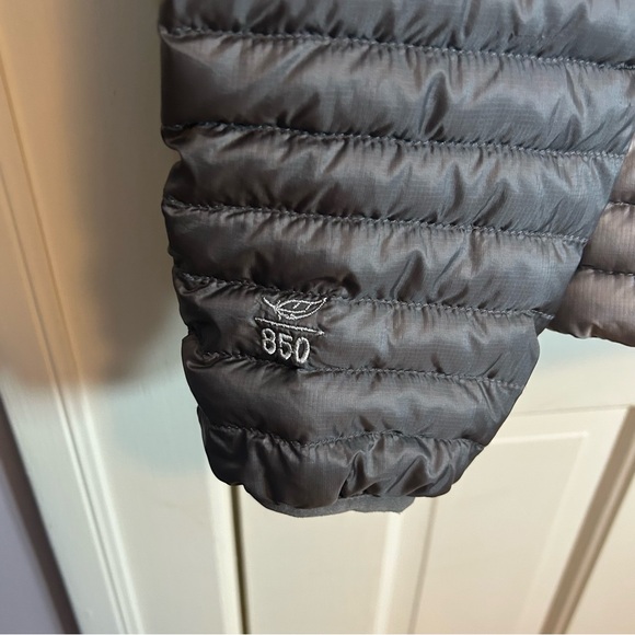 L.L. Bean Ultralight 850 Down Sweater Hooded Jacket - Sz XS - Picture 7 of 14